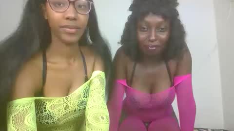 Snapshot of snowfox254 chatting on November 3, 2025, 7:48 pm snowfox254 online show from November 3, 2025, 7:48 pm