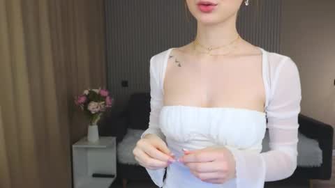 Snapshot of sofia__home chatting on October 29, 2025, 4:09 pm Sofia online show from October 29, 2025, 4:09 pm