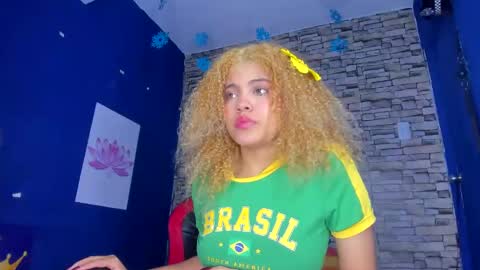 sofiacastillo01 online show from February 14, 2025, 3:36 pm