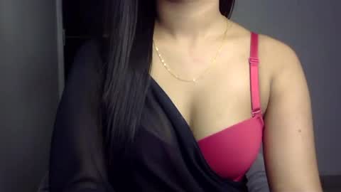 Snapshot of sofie_diva chatting on February 7, 2025, 8:20 pm divya online show from February 7, 2025, 8:20 pm