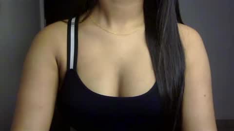 Snapshot of sofie_diva chatting on February 9, 2025, 5:11 pm divya online show from February 9, 2025, 5:11 pm