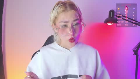 Snapshot of sofii_uwu_ chatting on February 19, 2025, 12:11 pm Sofii  online show from February 19, 2025, 12:11 pm