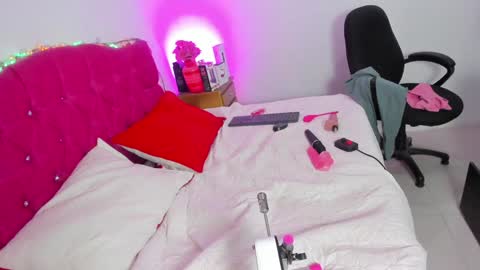 Snapshot of sofijonesx_ chatting on December 12, 2024, 10:31 pm Sofia online show from December 12, 2024, 10:31 pm