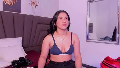Snapshot of sofiperez_ chatting on October 15, 2025, 11:21 am online show from October 15, 2025, 11:21 am