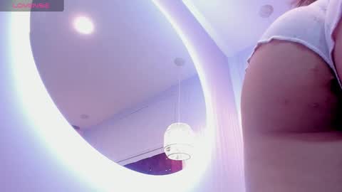 sol_nahiara online show from September 13, 2025, 2:28 pm