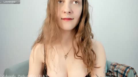 Snapshot of solaralice chatting on January 18, 2025, 2:02 pm SolarAlice online show from January 18, 2025, 2:02 pm