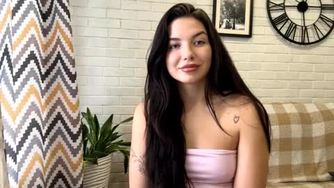 Snapshot of songmunivez chatting on November 11, 2025, 7:52 am Kira online show from November 11, 2025, 7:52 am