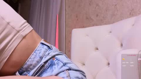 Snapshot of sophia_dreamy chatting on March 1, 2025, 1:43 am Sophia online show from March 1, 2025, 1:43 am