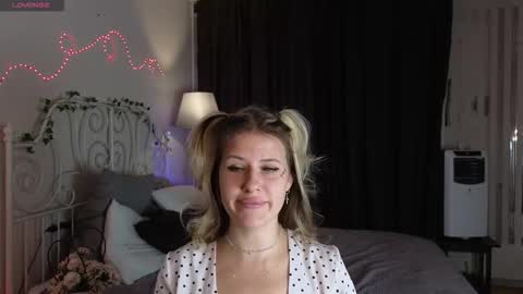 Snapshot of sophia_dreamy chatting on September 21, 2025, 1:18 am Sophia online show from September 21, 2025, 1:18 am