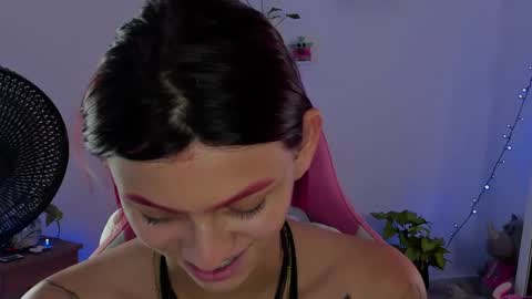 Snapshot of sophie_dolly_ chatting on December 13, 2024, 8:37 pm sophie doll online show from December 13, 2024, 8:37 pm