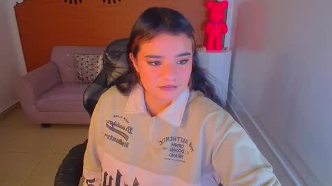 Snapshot of sophie_t_ chatting on December 21, 2024, 11:11 am Sofia online show from December 21, 2024, 11:11 am