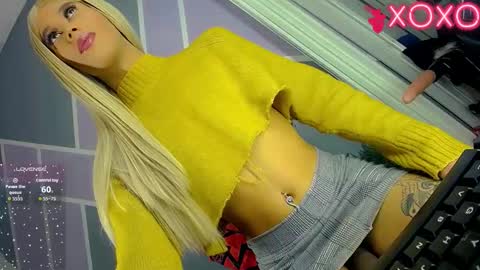 Snapshot of sophie_vall chatting on October 17, 2025, 7:22 am sophie_vall online show from October 17, 2025, 7:22 am