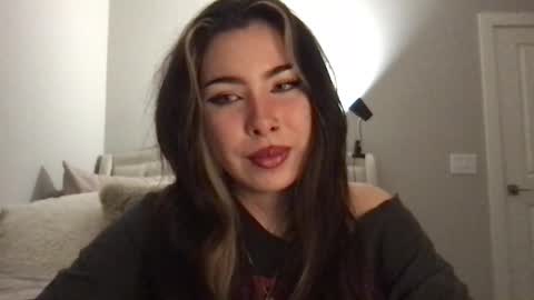 Sophie Belle online show from November 19, 2025, 2:11 am