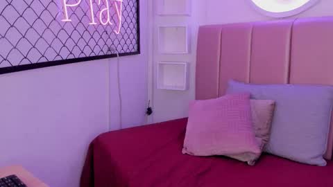 Snapshot of sophiee09_ chatting on October 2, 2025, 2:57 pm Sophie online show from October 2, 2025, 2:57 pm