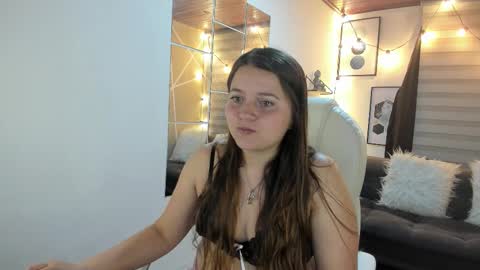 Snapshot of sophiee09_ chatting on October 20, 2025, 1:11 pm Sophie online show from October 20, 2025, 1:11 pm