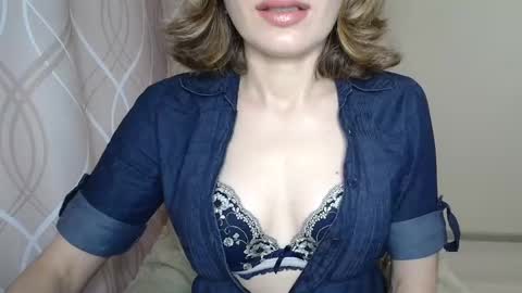 Snapshot of sophiemisss chatting on October 16, 2025, 10:16 am Sophiemisss online show from October 16, 2025, 10:16 am