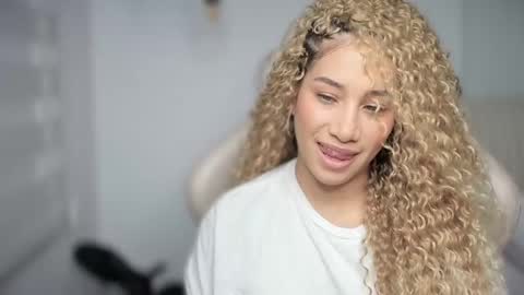 Snapshot of soytulu_ chatting on February 9, 2025, 2:29 pm brisa  s online show from February 9, 2025, 2:29 pm