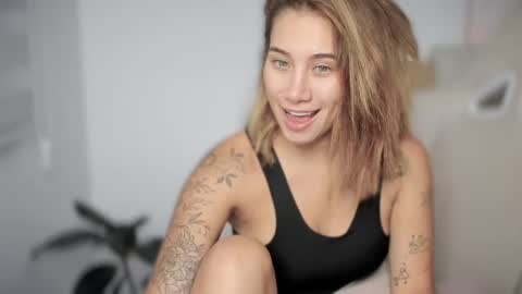 Snapshot of soytulu_ chatting on February 15, 2025, 3:31 am brisa  s online show from February 15, 2025, 3:31 am