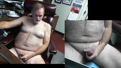 Snapshot of spitfire1964 chatting on December 10, 2024, 3:55 pm Spitfire online show from December 10, 2024, 3:55 pm