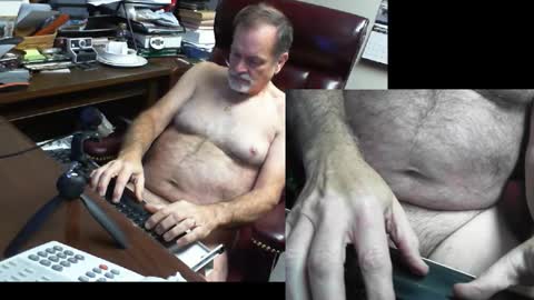 Snapshot of spitfire1964 chatting on January 6, 2025, 10:58 pm Spitfire online show from January 6, 2025, 10:58 pm