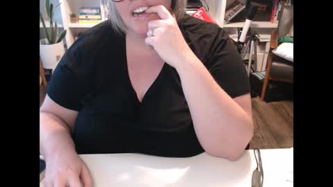 Snapshot of squirtymilfjess chatting on December 9, 2024, 5:52 pm Messi Jessi online show from December 9, 2024, 5:52 pm