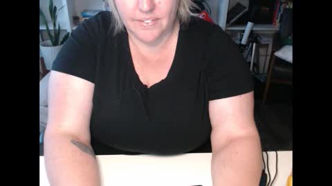 Snapshot of squirtymilfjess chatting on December 10, 2024, 2:28 pm Messi Jessi online show from December 10, 2024, 2:28 pm