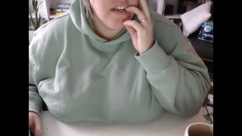 Snapshot of squirtymilfjess chatting on January 15, 2025, 2:35 pm Messi Jessi online show from January 15, 2025, 2:35 pm