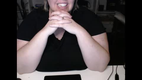 Snapshot of squirtymilfjess chatting on February 20, 2025, 2:40 am Messi Jessi online show from February 20, 2025, 2:40 am