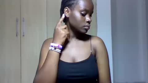 Snapshot of squiter_girlie chatting on October 21, 2025, 8:04 am Squiter online show from October 21, 2025, 8:04 am