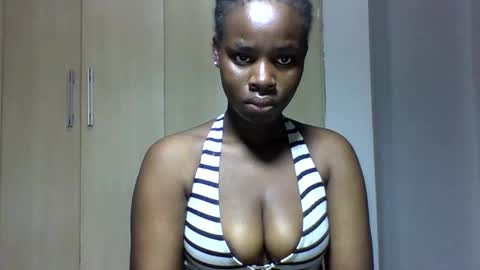 Snapshot of squiter_girlie chatting on October 22, 2025, 3:29 am Squiter online show from October 22, 2025, 3:29 am