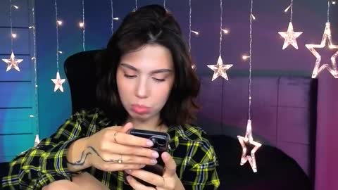 Snapshot of stacygonzales_ chatting on October 18, 2025, 9:43 am Bye bye dear See you on December 3st  online show from October 18, 2025, 9:43 am