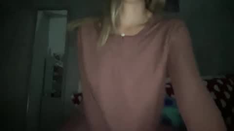 Snapshot of stefy_glow chatting on November 7, 2025, 11:27 pm stefy_glow online show from November 7, 2025, 11:27 pm