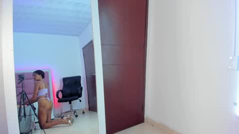 Snapshot of stormihills chatting on January 13, 2025, 4:19 pm Sweety Stormi  online show from January 13, 2025, 4:19 pm