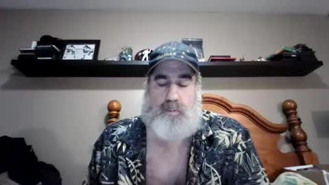 Snapshot of straightbear4you chatting on September 17, 2025, 2:46 am Straightbear4you online show from September 17, 2025, 2:46 am