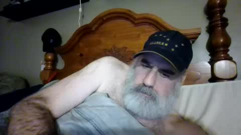 Snapshot of straightbear4you chatting on October 24, 2025, 12:45 pm Straightbear4you online show from October 24, 2025, 12:45 pm