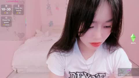 Snapshot of strawberry_loveee chatting on September 27, 2025, 9:25 am strawberry_loveee online show from September 27, 2025, 9:25 am
