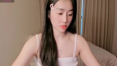 Snapshot of strawberry_loveee chatting on October 11, 2025, 10:03 am strawberry_loveee online show from October 11, 2025, 10:03 am