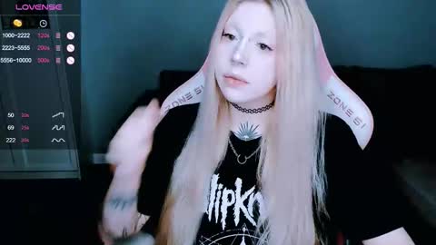 Snapshot of succubus_leslie chatting on October 24, 2025, 9:33 pm succubus_leslie online show from October 24, 2025, 9:33 pm