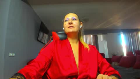 May online show from October 20, 2025, 8:15 am
