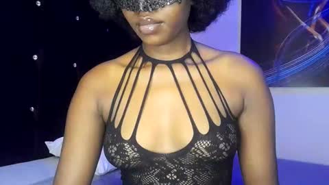 Snapshot of sultryaura chatting on November 1, 2025, 12:01 am maskedtemptress online show from November 1, 2025, 12:01 am