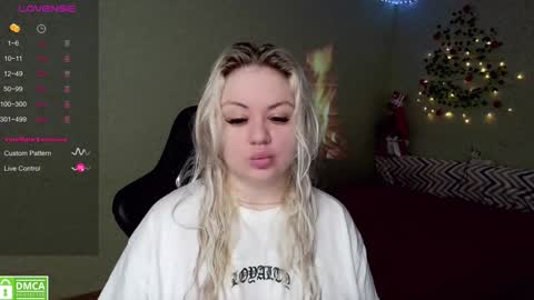 Snapshot of sunny_mood chatting on December 24, 2024, 6:28 pm sunny mood online show from December 24, 2024, 6:28 pm