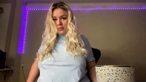 Snapshot of sunny_mood chatting on January 9, 2025, 6:04 pm sunny mood online show from January 9, 2025, 6:04 pm