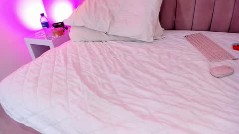 Snapshot of sunnypage chatting on October 19, 2025, 7:14 pm      online show from October 19, 2025, 7:14 pm