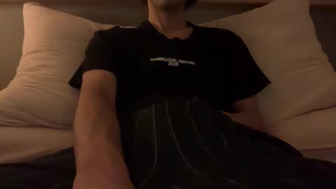 Snapshot of sunrough chatting on November 15, 2025, 9:43 pm Sunrough online show from November 15, 2025, 9:43 pm