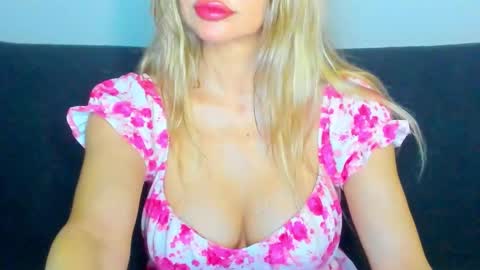 Snapshot of surikiss chatting on September 21, 2025, 9:38 pm surikiss online show from September 21, 2025, 9:38 pm