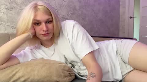 Snapshot of susan228 chatting on October 17, 2025, 7:11 am Vladiva online show from October 17, 2025, 7:11 am