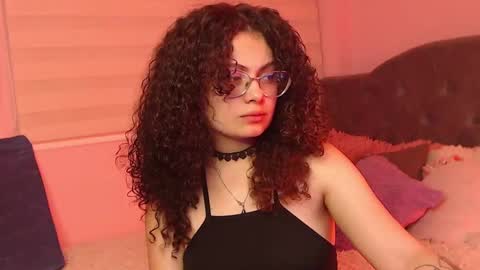 Snapshot of susan_bluee chatting on December 11, 2024, 12:55 pm Susan online show from December 11, 2024, 12:55 pm