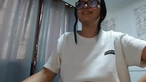 Snapshot of susana_hank chatting on February 17, 2025, 6:15 pm susana online show from February 17, 2025, 6:15 pm