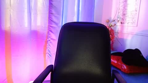 Snapshot of susana_hank chatting on February 22, 2025, 5:57 pm susana online show from February 22, 2025, 5:57 pm