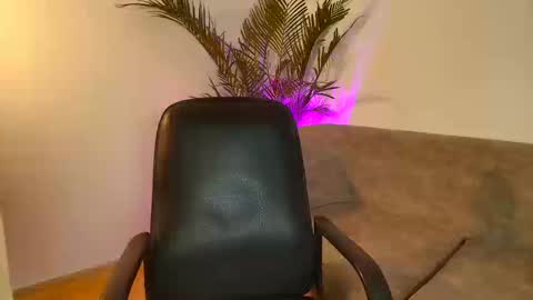 Snapshot of susana_hank chatting on October 15, 2025, 10:10 pm susana online show from October 15, 2025, 10:10 pm